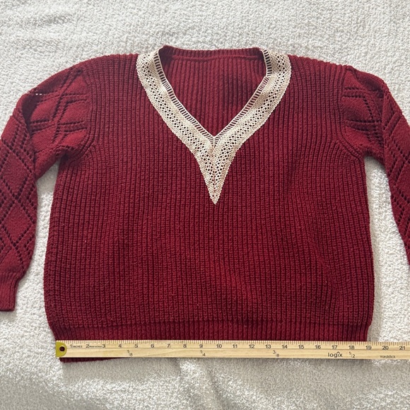 V-Neck Burgundy Knit Sweater with Contrast Trim Sz S - Picture 5 of 7
